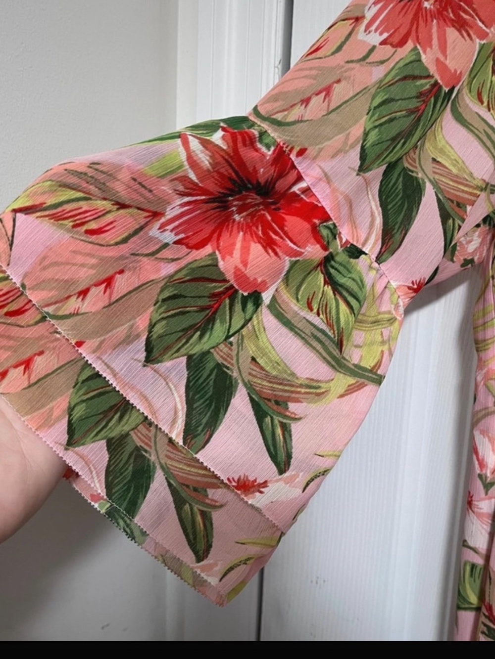 J Jill Petites Floral Pink Tie-Neck Tropical Print Women’s Top LP - Picture 2 of 3